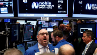 ستاندرد آند بورز يغلق منخفضا