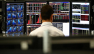 قبيل ساعات من جمارك أمريكية جديدة على الصين.. هبوط جماعي لأسهم أوروبا