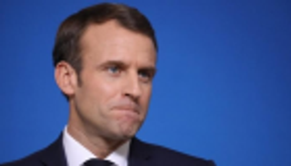 ماكرون يحذر إيران من خطورة التصعيد في أزمتها النووية