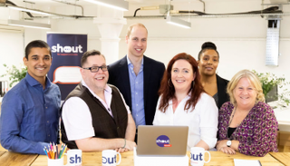 الأميران وليام وهاري وزوجتاهما يكافحون الأزمات النفسية بخدمة "اصرخ"