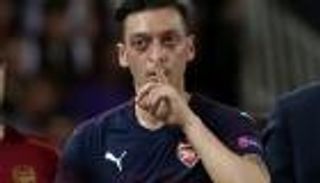 أوزيل يرد على صافرات استهجان جماهير فالنسيا