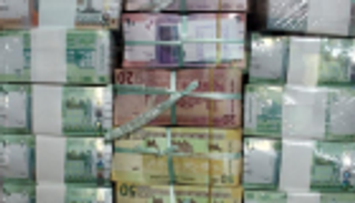 الحصول على 40 دولارا قد يستغرق 8 أيام.. أزمة السيولة تتفاقم في السودان