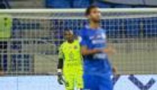 حارس شباب الأهلي يفسر سبب هبوط الأداء أمام النصر