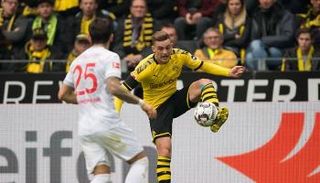 صورة من لقاء دورتموند ودوسلدورف