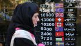 فايننشال تايمز: الإيرانيون على الحافة بعد صعود التضخم وتدني سعر العملة