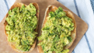 دراسة: "التوست" يقلّل من فعالية "الأفوكادو" في الحمية الغذائية   