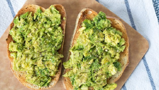 "الأفوكادو" و"التوست".