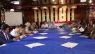 الوفد الحكومي اليمني يعلق اجتماعاته مع لجنة المراقبين الأممين بالحديدة