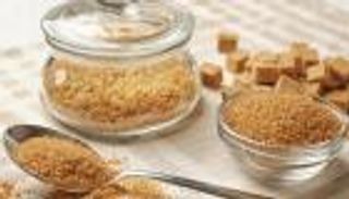  فوائد السكر البني للبشرة والشعر ووصفات استخدامه