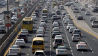 السلامة المرورية في الإمارات.. مسيرة عالمية بدأت من جودة الطرق