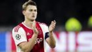 دي ليخت يثير الغموض حول مستقبله