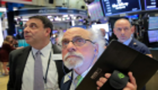 حرب الرسوم تهبط بـ"وول ستريت" عند الفتح