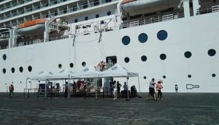 سياح يصلون ميناء العقبة