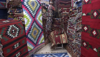 السجاد الفلسطيني يتحدى اختبار الزمن في الأردن