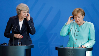 المستشارة الألمانية أنجيلا ميركل ورئيسة وزراء بريطانيا تيريزا ماي