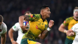 بالفيديو.. طفلة تقتحم ملعبا للرجبي في أستراليا