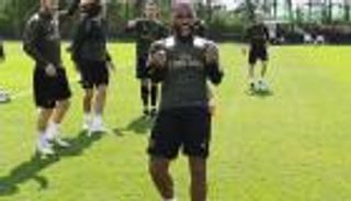 لاكازيت يعلق على اهتمام برشلونة بضمه