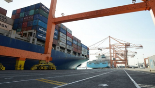 نمو كبير في مناولة الحاويات بميناء جدة