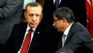 الرئيس التركي رجب أردوغان ورئيس الوزراء السابق أحمد داوود أوغلو