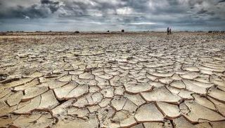 يسافر متطوعون 8 ساعات لتوصيل المياه النظيفة إلى المدينة