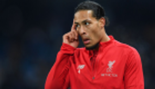 لاعب يونايتد السابق يقلق جماهير ليفربول بشأن استمرار فان ديك