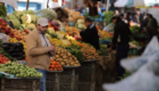 تفاقم أزمة الرواتب يهبط بالقوة الشرائية للفلسطينيين في رمضان