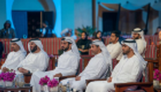 الإدمان الإلكتروني.. مرض عصري علاجه التوعية والثقة