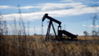 برميل النفط يقفز فوق 73 دولارا متجها لزيادة قياسية