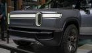 قبل تصنيعها.. "ريفيان" تكشف عن مواصفات "قياسية" لـ R1T  الكهربائية