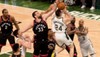 باكس يخطف فوزا مهما على رابتورز في دوري السلة الأمريكي