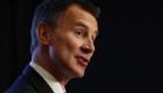 بريطانيا تنصح مواطنيها الذين يحملون جنسية إيرانية بعدم السفر إلى طهران