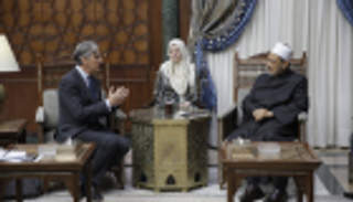 بالصور.. شيخ الأزهر للسفير البريطاني: نرحب بالتعاون مع الجميع