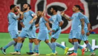 دبا الفجيرة يهزم كلباء ويتمسك بالبقاء في دوري الخليج العربي