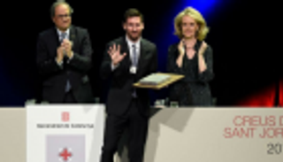 تكريم ميسي بوسام رفيع المستوى في كتالونيا