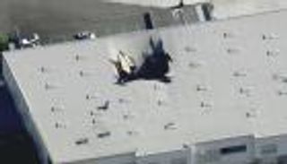 تحطم طائرة حربية من طراز f16 بولاية كاليفورنيا الأمريكية