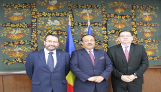 جانب من اللقاء الذي عقد في مقر الحكومة الرومانية