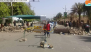 آلاف السودانيين يتوافدون على اعتصام قيادة الجيش