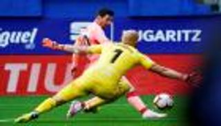 ميسي يتألق في تعادل برشلونة مع إيبار بختام الليجا