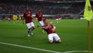 ميلان يفوز على فروزينوني وينتظر هدية من يوفنتوس