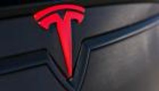 تسلا تصدر تحديثاً للبطارية بعد حادثتي انفجار