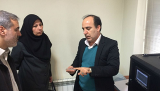 مسعود سليماني الأكاديمي الإيراني أقصى يمين الصورة