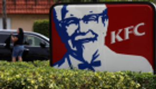 محتال يتناول وجبات كنتاكي مجانا لمدة عام بحجة "مراقبة الجودة"