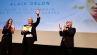 بالصور.. "كان السينمائي" يكرّم آلان ديلون بالسعفة الذهبية الفخرية