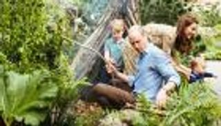 كيت ميدلتون تنشر صورا لعائلتها في حديقة "العودة للطبيعة"