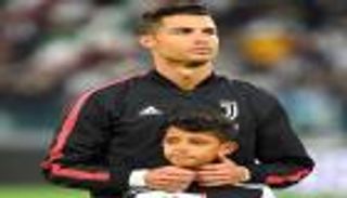 بالفيديو.. رونالدو يضرب نجله في الوجه بالخطأ 