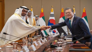 الشيخ محمد بن زايد في محادثات مع رئيس كوريا الجنوبية - أرشيفية