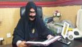 "أم سيف".. إماراتية خمسينية تتحدّى الزمن بالتعليم الجامعي