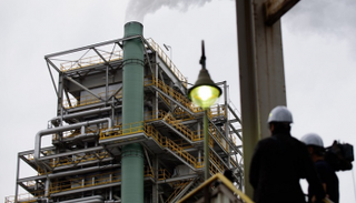 تراجع صافي أرباح 3 أكبر شركات يابانية لتوزيع النفط