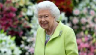 بالصور.. الملكة إليزابيث تزور معرض تشيلسي للزهور