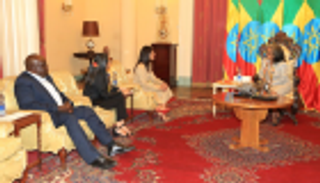 النجمة الهندية بريانكا شوبرا في أديس أبابا لتشجيع التعليم 